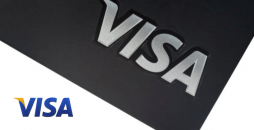 Um cartão de crédito da Visa, com uma logo da Visa ao lado
