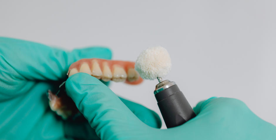 dentadura com carta de crédito de consórcio