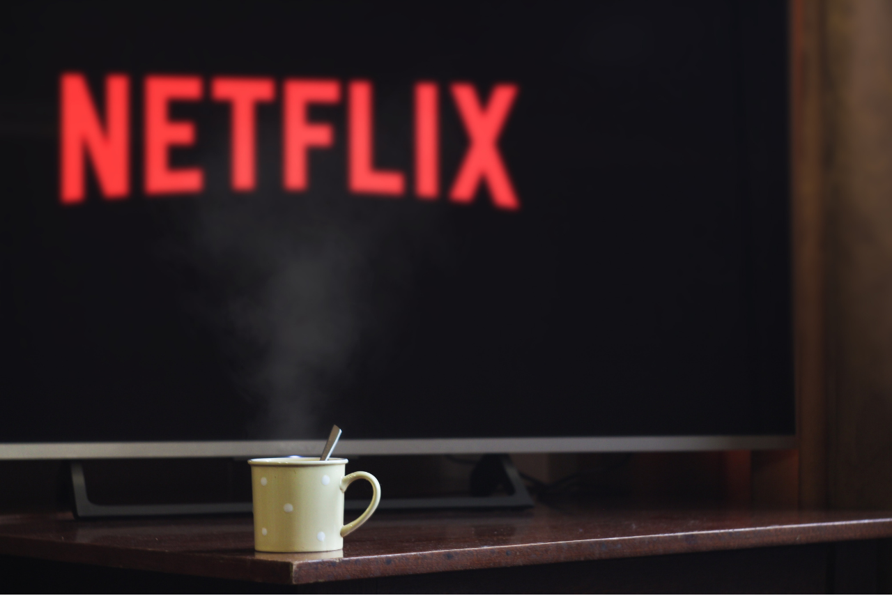 Quer ganhar dinheiro vendo séries e filmes? A Netflix explica como