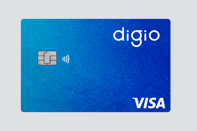 Cartão Digio Visa Gold em um fundo cinza