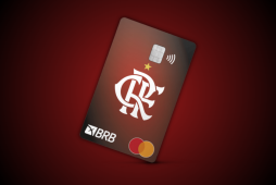 cartão de crédito brb flamengo internacional em um fundo vermelho e preto