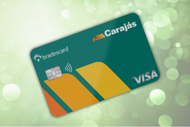 cartão carajás gold em um fundo verde