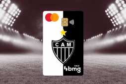 cartão BMG Galo com um estádio de futebol ao fundo