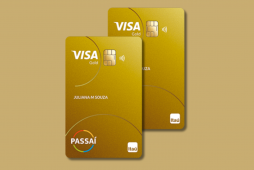 dois cartões itaú passaí em um fundo dourado