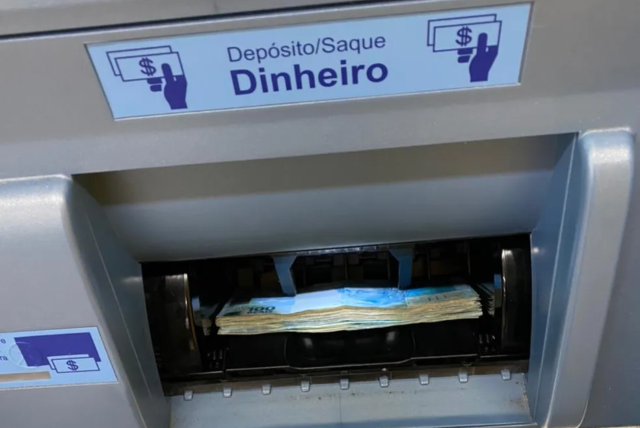 depositar dinheiro no caixa eletrônico