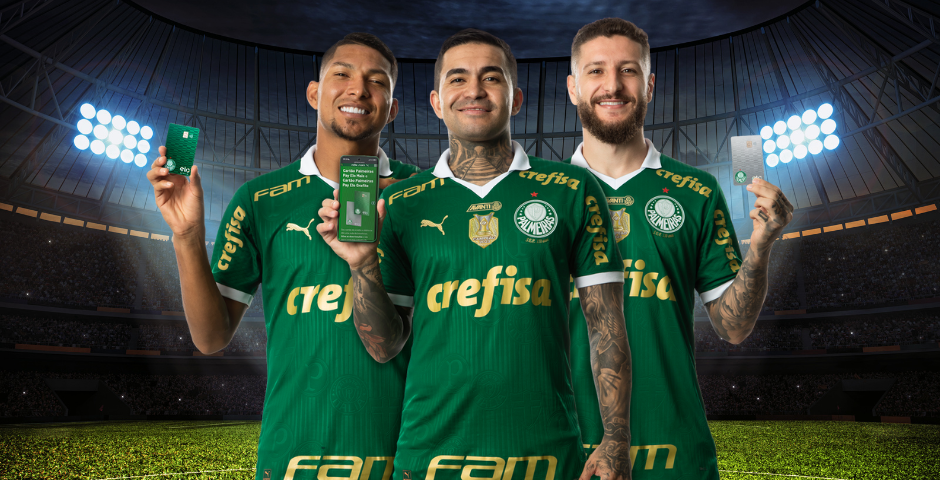 jogadores mostrando os cartões Palmeiras Pay