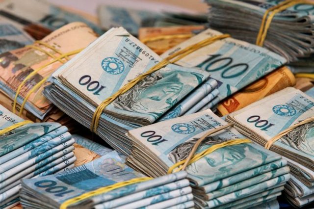 O que significa sonhar com dinheiro? Veja os significados!