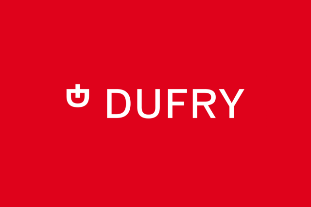 logo da empresa Dufry em um fundo vermelho