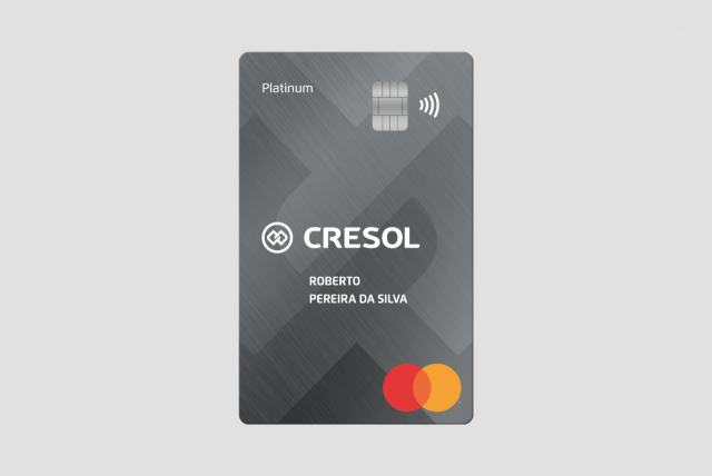 cartão Cresol Mastercard Platinum em um fundo cinza