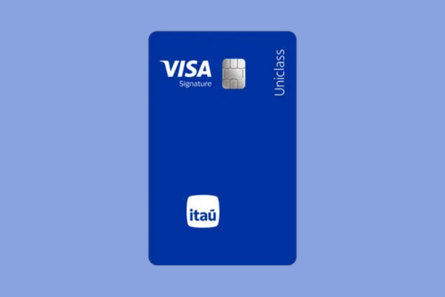 cartão Itaú Uniclass Visa Signature Pontos em um fundo azul