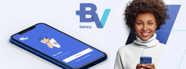 Mulher sorrindo com um celular ao lado indicando o aplicativo Banco BV