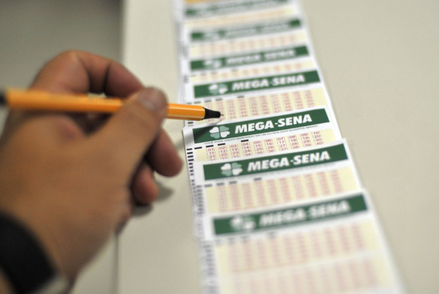 Terno ganha na Mega Sena