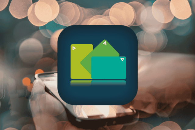 logotipo do aplicativo sicoobcard com um celular ao fundo