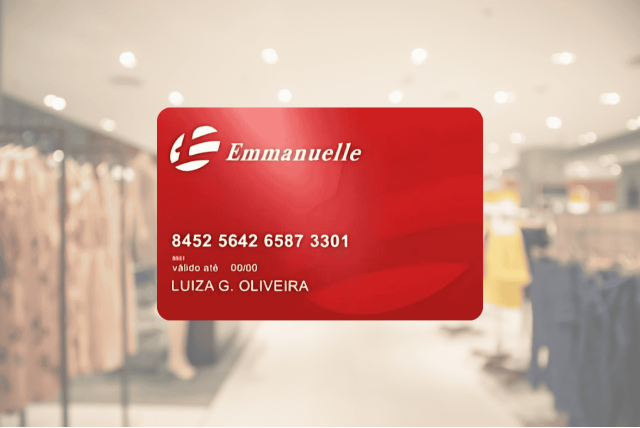 Cartão Emanuelle Credsystem com uma loja de roupas ao fundo