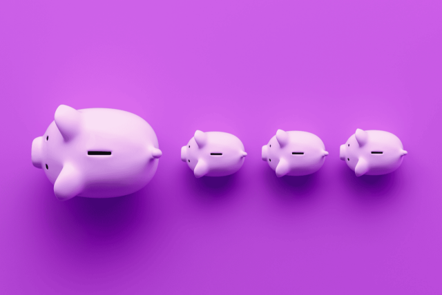 uma fila de cofrinhos para representar Como resgatar dinheiro da caixinha Nubank