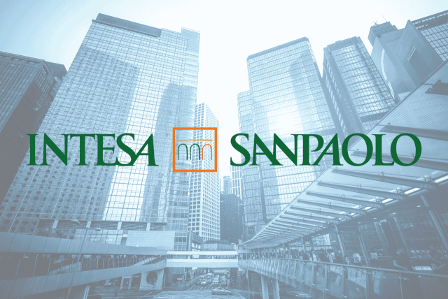 logotipo do Intesa Sanpaolo Brasil em frente a vários prédios corporativos