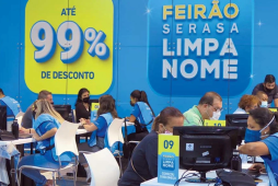 atendentes do Serasa trabalhando no feirão limpa nome - auxílio-dívida
