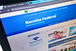 tela de computador no site da receita federal - baixar receitanet