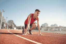 atleta se preparando para correr representando o Bolsa Atleta