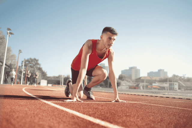 atleta se preparando para correr representando o Bolsa Atleta