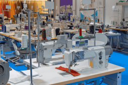 diversas máquinas de costura para representar o empréstimo com garantia de equipamentos
