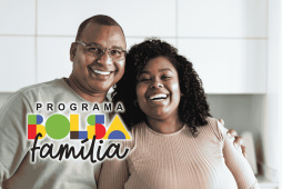 casal brasileiro representando como atualizar bolsa família
