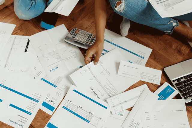 vários boletos para representar Empresa que compra dívidas de pessoa física