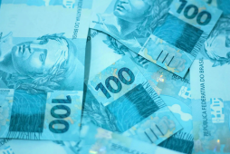 notas de 100 reais - resgate automático de dinheiro esquecido