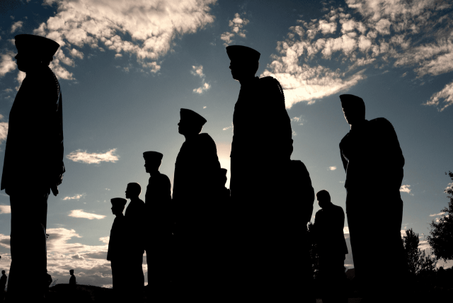 soldados em forma para representar o Empréstimo consignado para militares