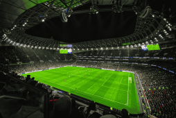 estádio de futebol representando os Times mais endividados do Brasil
