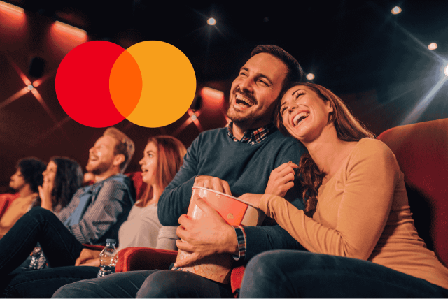casal no cinema aproveitando os pontos mastercard