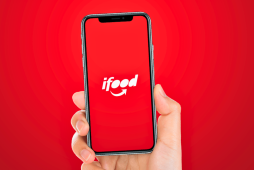 empréstimo ifood - celular com a tela no aplicativo ifood