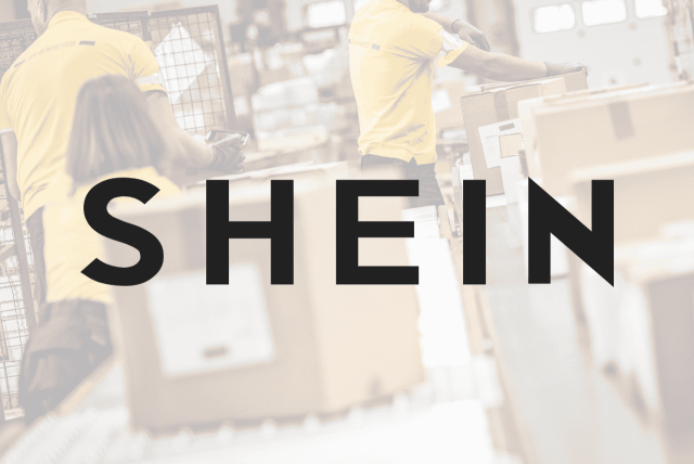 logo da shein com encomenda ao fundo para representar como pedir reembolso na shein