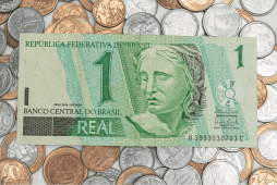uma nota de r$ 1 sobre várias moedas