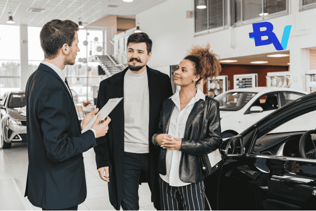 casal comprando um carro porque o banco bv financia com nome sujo