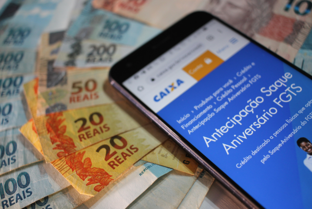 Bancos que antecipam fgts 200 reais