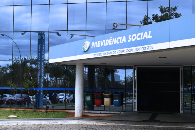 INSS suspende consignado