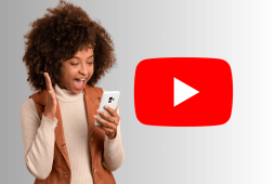 mulher olhando no celular Quanto o YouTube paga por visualização