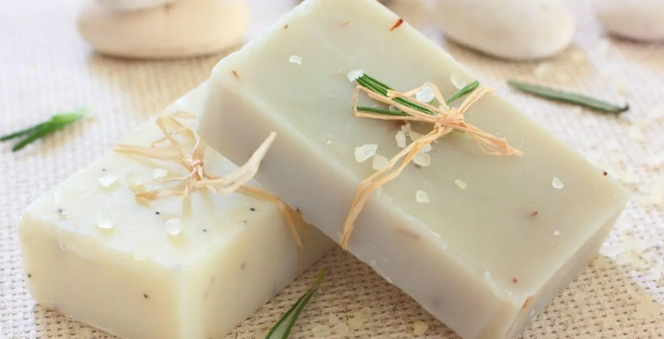 Sabonetes artesanais simples- Lembrancinhas de aniversário baratas e criativas