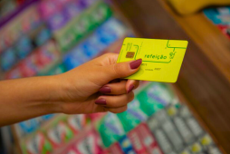 Ilustração representando as mudanças VR e VA no vale-alimentação e vale-refeição em 2026