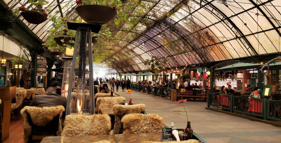 rua coberta gramado