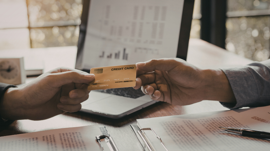 Qual banco libera cartão de crédito para MEI
