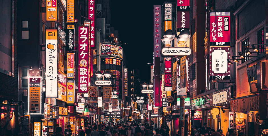 rua japonesa representando quanto custa uma viagem para o Japão