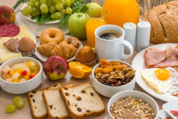 Café da manhã simples e barato: como comer bem gastando menos de R$5 por dia